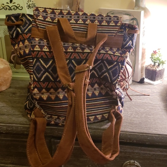 Aztec patterned medium size backpack - Picture 2 of 3